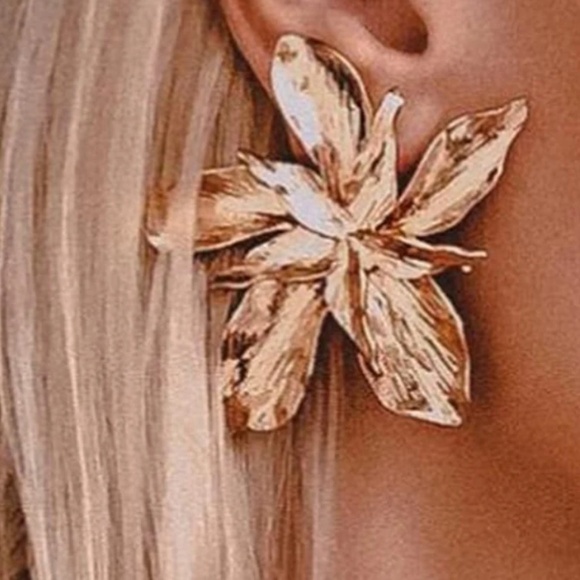 BellanBlue Jewelry - Luxe Gold Tone Floral Statement Earrings
